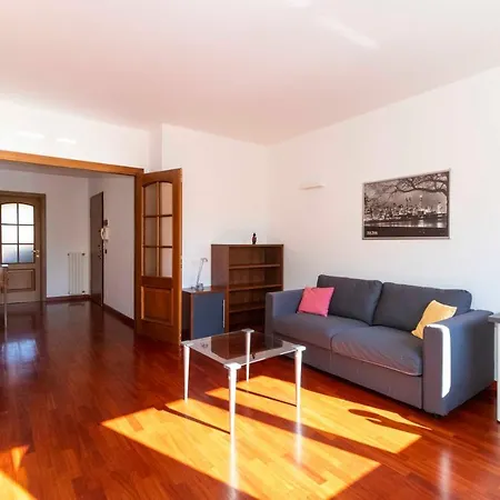 Cozy&spacious Apt 2 Min Walk From The Tram Stop! Turín