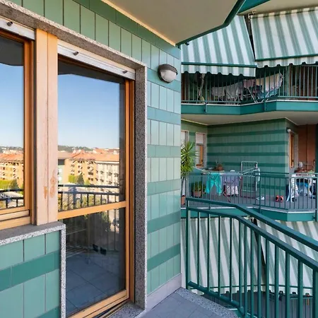 Apartamento Cozy&spacious Apt 2 Min Walk From The Tram Stop!