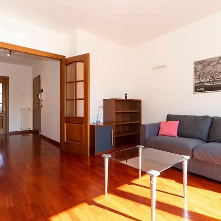 Apartamento Cozy&spacious Apt 2 Min Walk From The Tram Stop! *