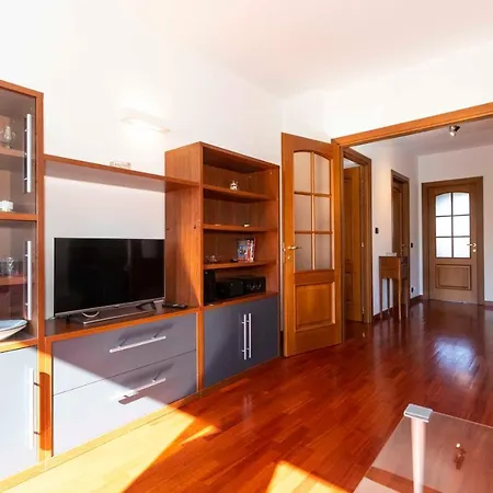 Apartment Cozy&spacious Apt 2 Min Walk From The Tram Stop!