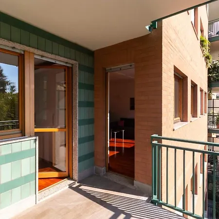 Apartamento Cozy&spacious Apt 2 Min Walk From The Tram Stop!