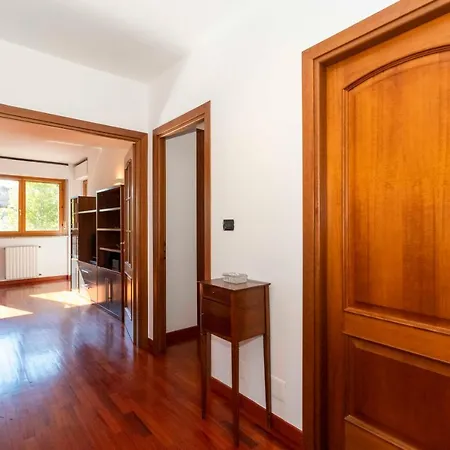 Cozy&spacious Apt 2 Min Walk From The Tram Stop!