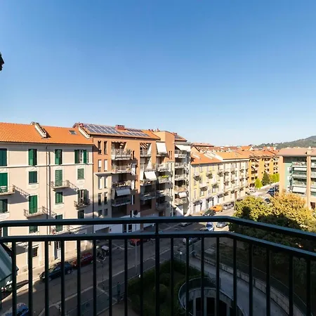 Cozy&spacious Apt 2 Min Walk From The Tram Stop! Apartamento