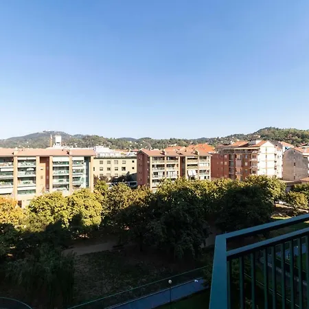 Cozy&spacious Apt 2 Min Walk From The Tram Stop!