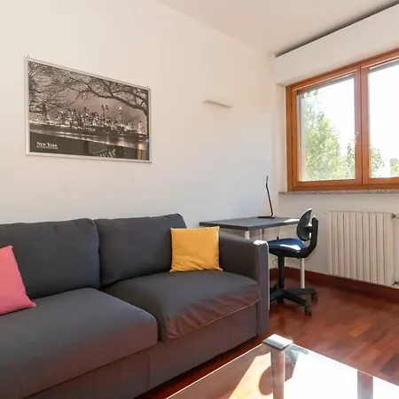 Cozy&spacious Apt 2 Min Walk From The Tram Stop! *