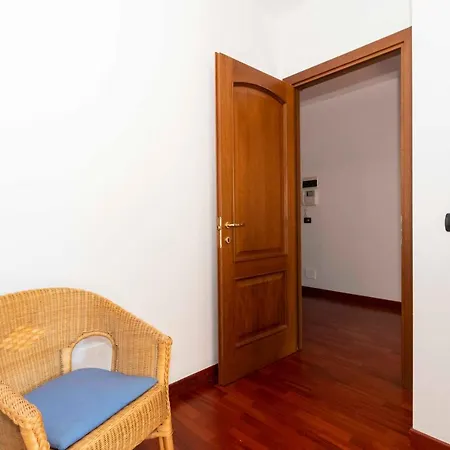 Lejlighed Cozy&spacious Apt 2 Min Walk From The Tram Stop!