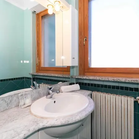 Cozy&spacious Apt 2 Min Walk From The Tram Stop! * Turín
