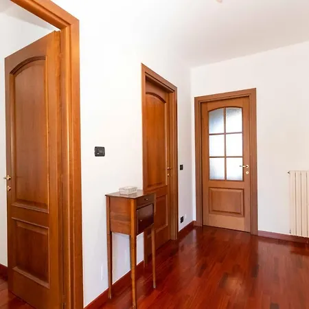 Cozy&spacious Apt 2 Min Walk From The Tram Stop! * Turín