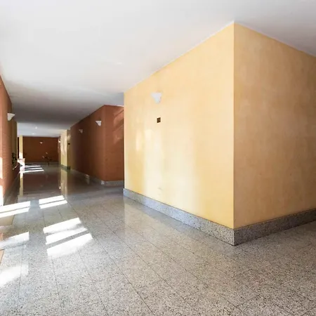 Apartamento Cozy&spacious Apt 2 Min Walk From The Tram Stop! *
