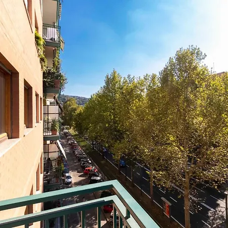 Cozy&spacious Apt 2 Min Walk From The Tram Stop! Lejlighed