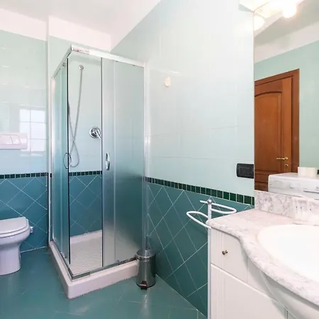 Lejlighed Cozy&spacious Apt 2 Min Walk From The Tram Stop! *