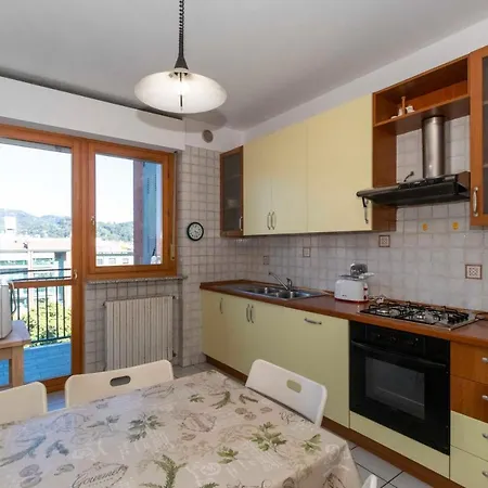 Cozy&spacious Apt 2 Min Walk From The Tram Stop! Apartment *