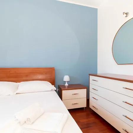 Cozy&spacious Apt 2 Min Walk From The Tram Stop! Apartment *