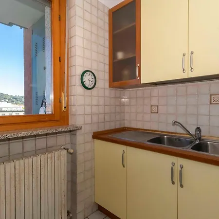 Apartment Cozy&spacious Apt 2 Min Walk From The Tram Stop!