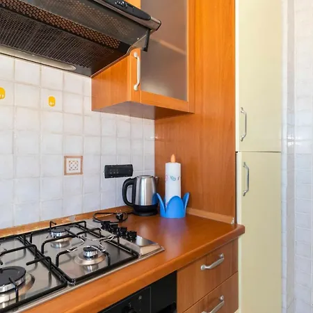 Cozy&spacious Apt 2 Min Walk From The Tram Stop! *