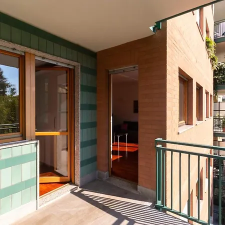 Apartment Cozy&spacious Apt 2 Min Walk From The Tram Stop!