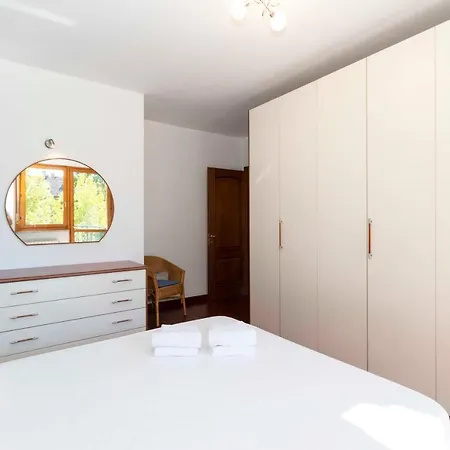 Apartment Cozy&spacious Apt 2 Min Walk From The Tram Stop!