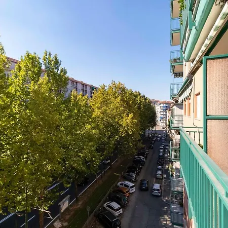 Cozy&spacious Apt 2 Min Walk From The Tram Stop! *