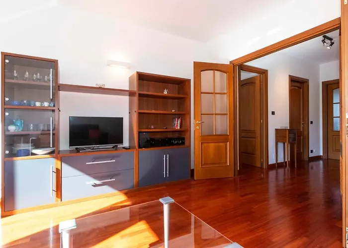 Апартаменты Cozy&spacious Apt 2 Min Walk From The Tram Stop!